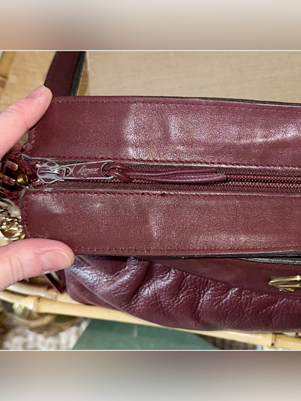 Vintage Etienne Aigner Classic Dark Burgundy Oxblood Red Leather Shoulder Bag - Picture 4 of 9